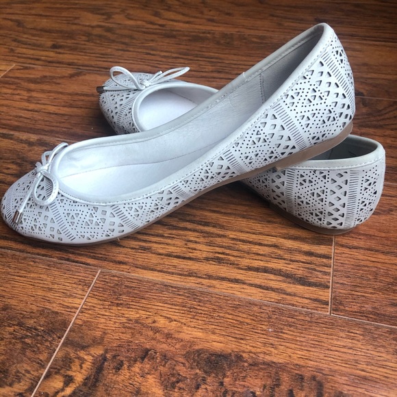 ALDO Bone/Winter White Leather Flats - Picture 2 of 7